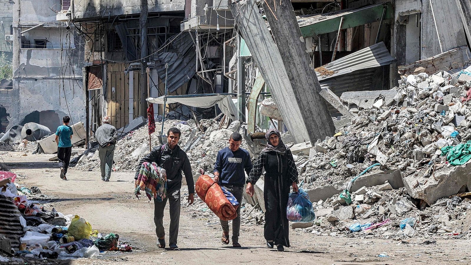 La odisea de la población civil en la zona de conflicto.