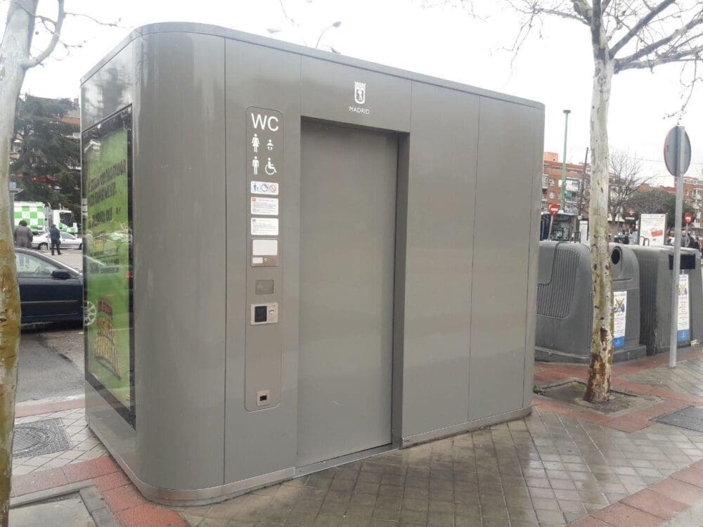 Un baño público de Madrid.