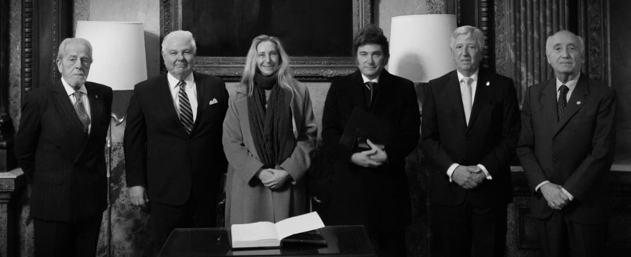 Javier y Karina Milei en el Jockey Club. El último presidente en asistir había sido Carlos Menem.