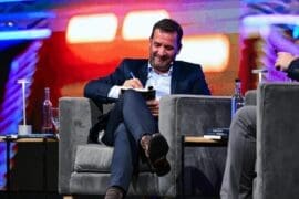 Ariel Sujarchuk presentó su libro sobre inteligencia artificial, "Mañana es hoy", en el Malba junto a Santi Siri.